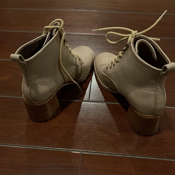 KORKS Chelsea Combat Lace-up Natural Heels Booties Beige size 6.5M - Picture 9 of 10